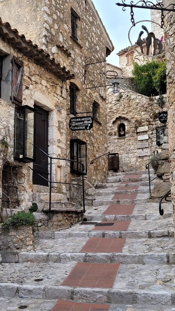 eze-rues-medievales