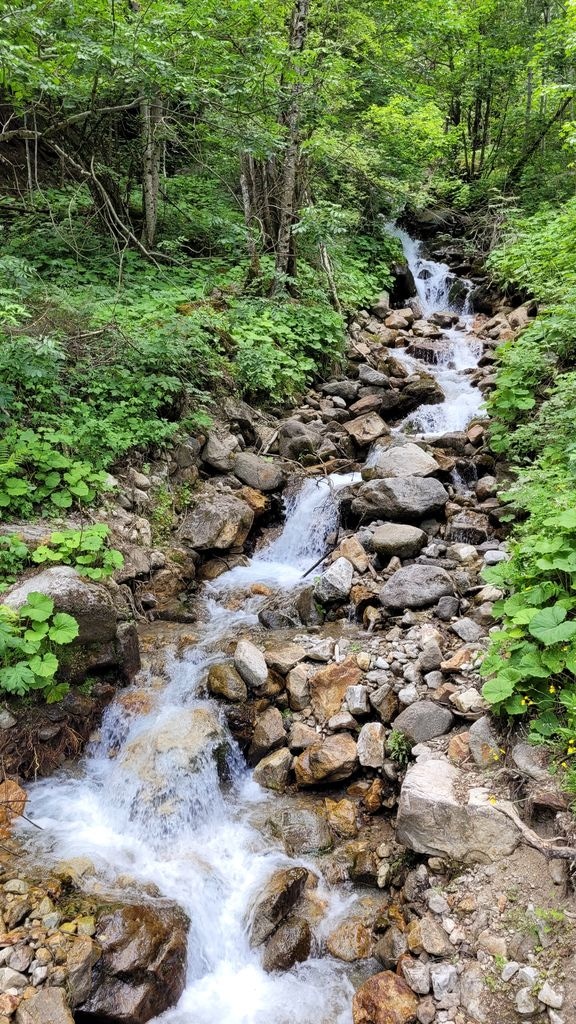 randonnee-lac-lauvitel-alpes-cascade