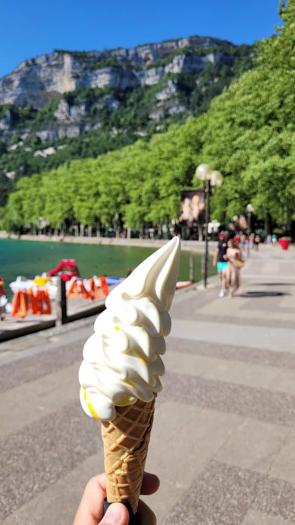 lac-nantua-kiosque-glace