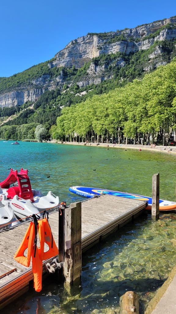 lac-nantua-kiosque-paddle-pedalo