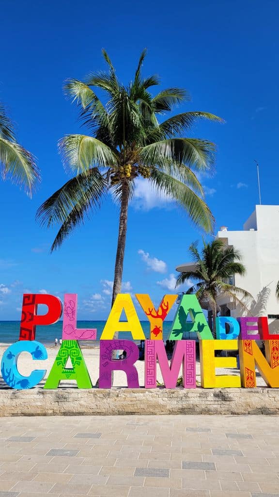 playa-del-carmen-sign