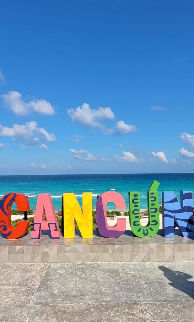 cancun-sign-playa-delfines