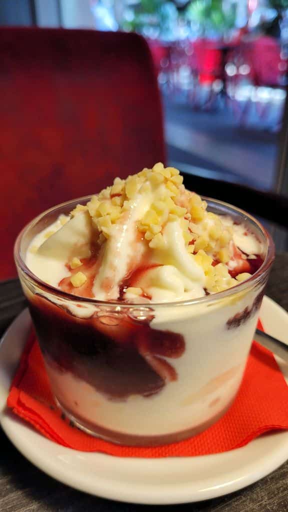 glace-sundae-gratte-ciel-etienne-cafe