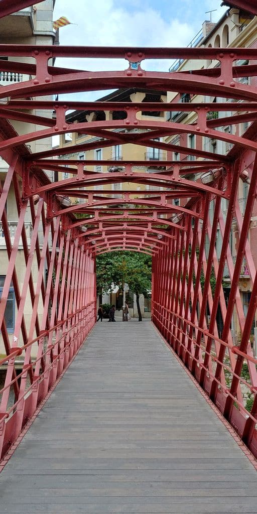 gerone-pont-eiffel-rouge