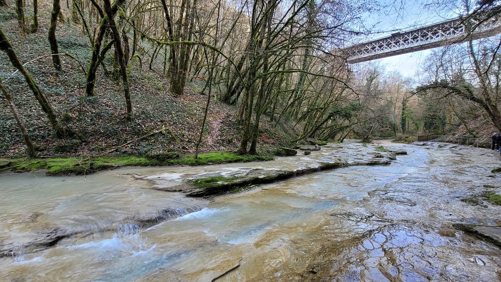 cascade-insolite-ain