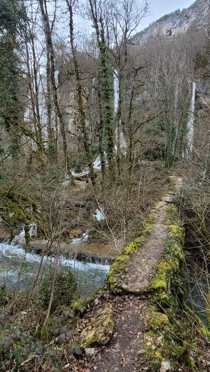 cascade-des-dards-ain-16