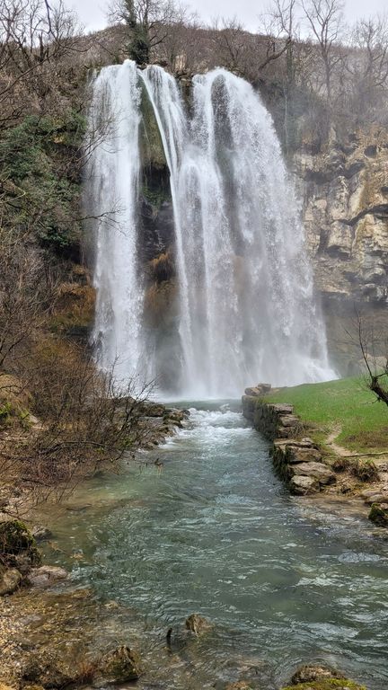 cascade-des-dards-ain-8