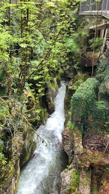 gorges-du-sierroz-cascade-gresy