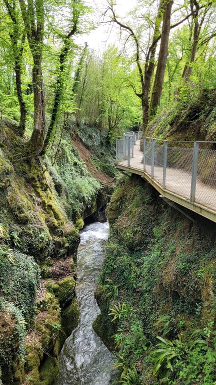 gorges-du-sierroz-cascade