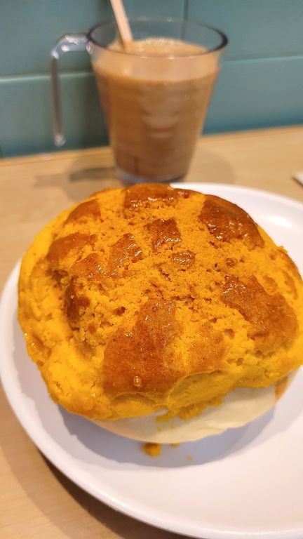 hong-kong-specialite-pineapple-bun