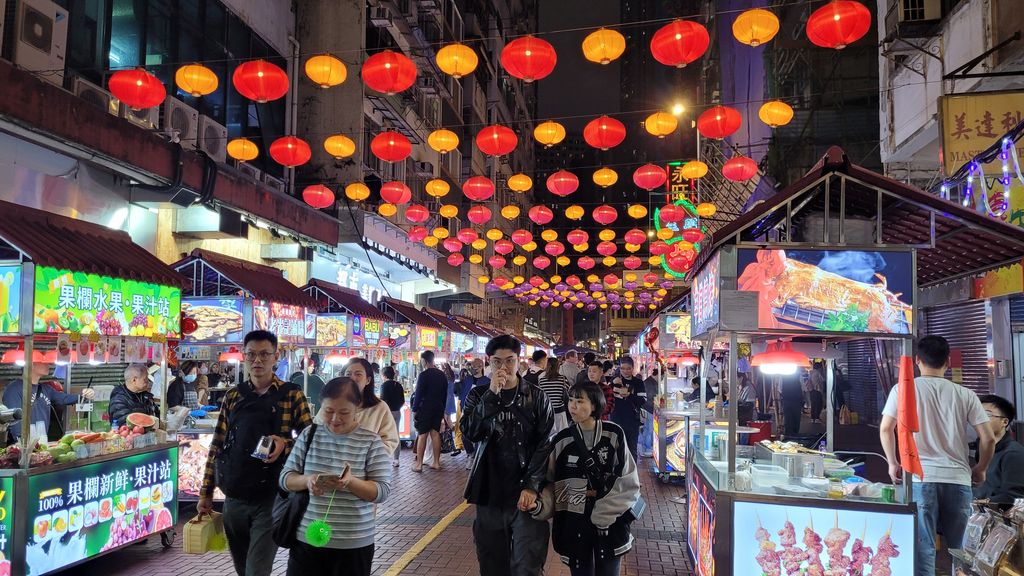 hong-kong-temple-street-night-market-2