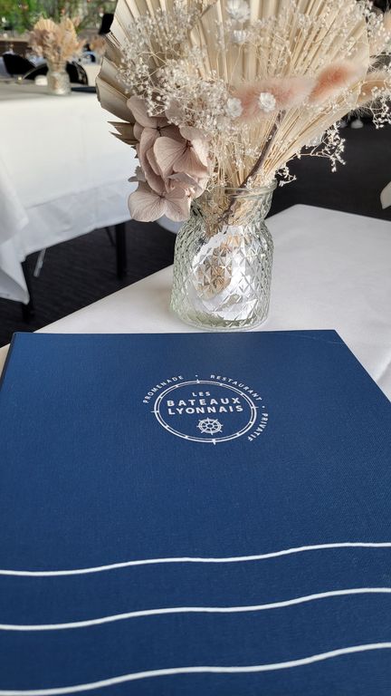 diner-croisiere-bateaux-lyonnais