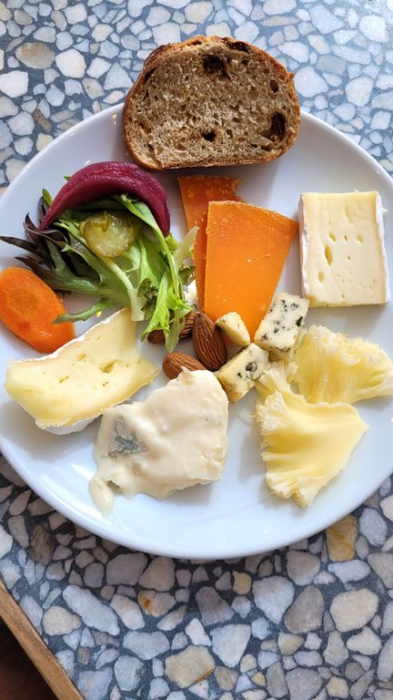 hill-club-brunch-buffet
