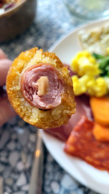 hill-club-brunch-lyon-corn-dog