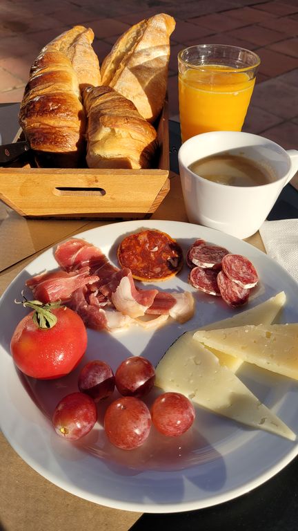mas-tomas-hotel-petit-dejeuner