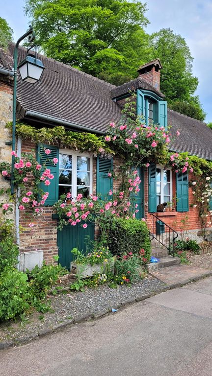 gerberoy-village-roses-10
