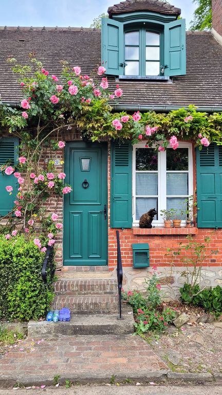 gerberoy-village-roses-11