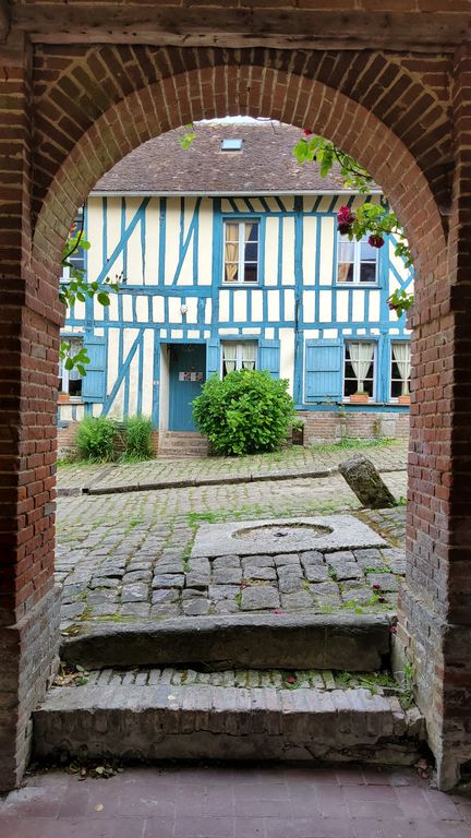 gerberoy-village-roses-picardie