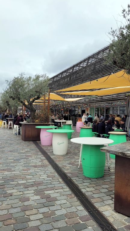 halles-bacalan-foodcourt-bordeaux