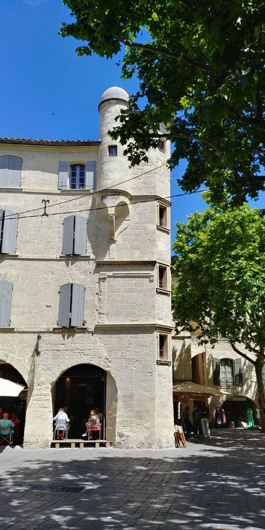 uzes-architecture-2
