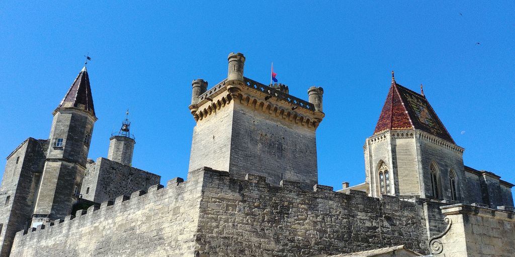 uzes-guide-visite-chateau