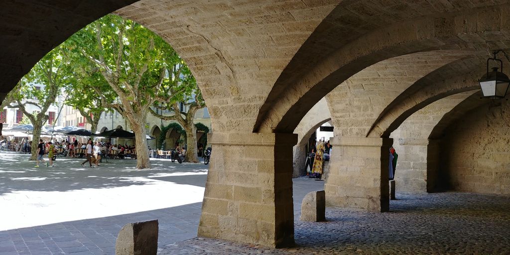 uzes-place-aux-herbes-3