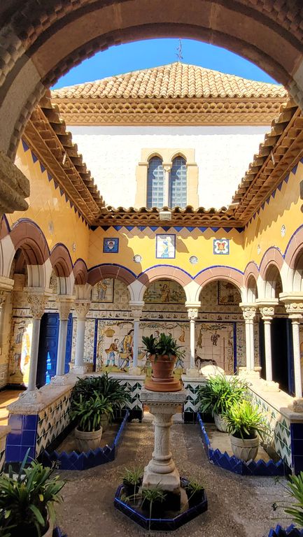 palau-maricel-sitges-cloitre