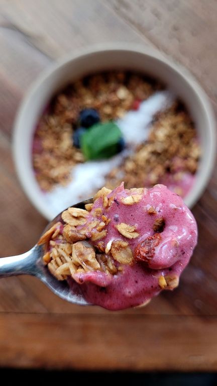 granola-bowl-lyon-arctic-cafe