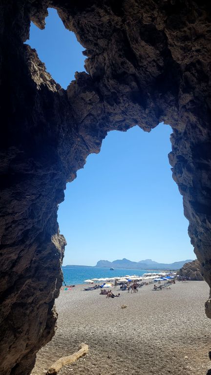 traganou-beach-grotte