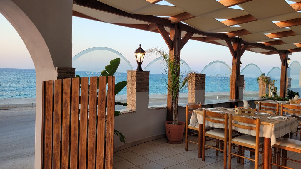 rhodes-elena-fish-restaurant-2