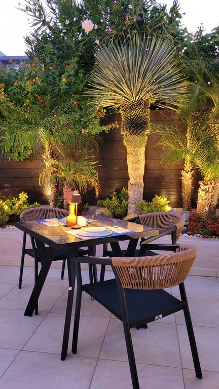 rhodes-pezouli-restaurant