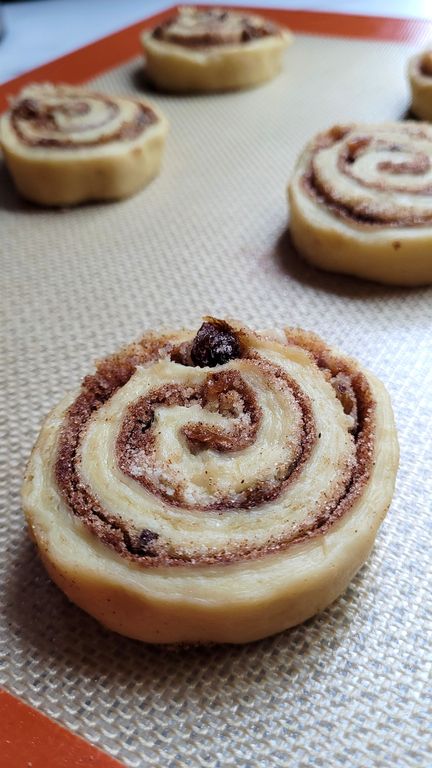 roule-cannelle-amande-raisin