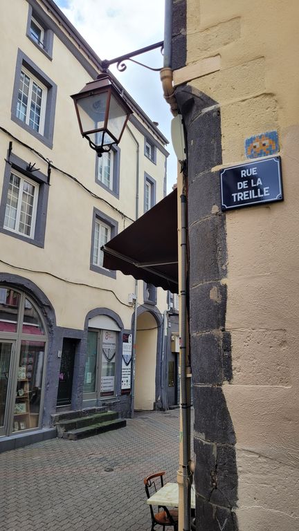 clermont-street-art-invader